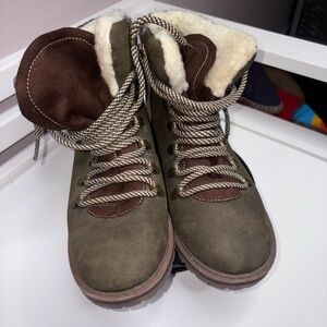 Mossimo Faux Shearling Hiking Boots – Size 7